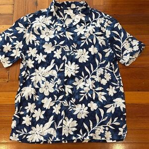 Gap Navy and White Floral Men's Shirt